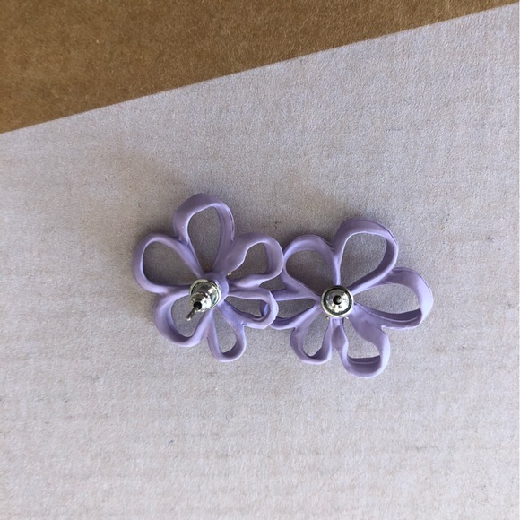 Lavender Flower Stud Earrings - Picture 4 of 5
